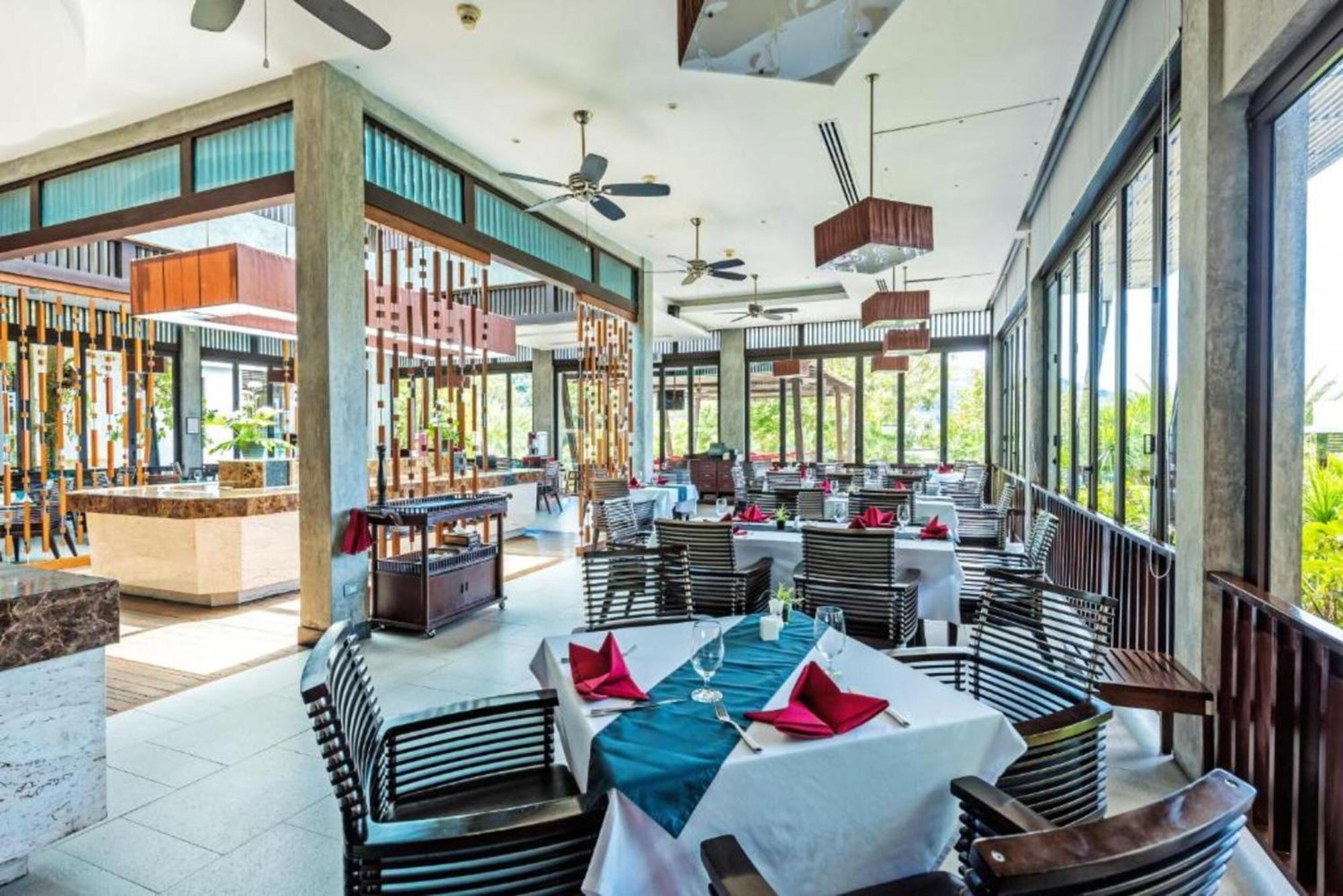 Club Wyndham Sea Pearl Phuket Hotel Patong Buitenkant foto