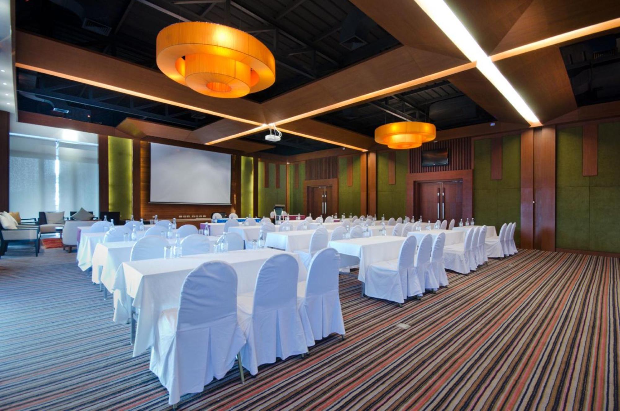 Club Wyndham Sea Pearl Phuket Hotel Patong Buitenkant foto
