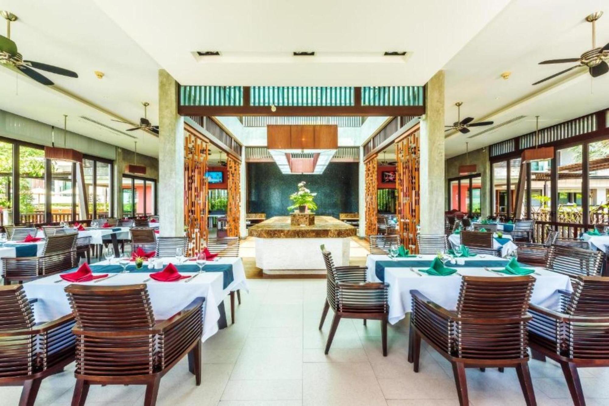 Club Wyndham Sea Pearl Phuket Hotel Patong Buitenkant foto