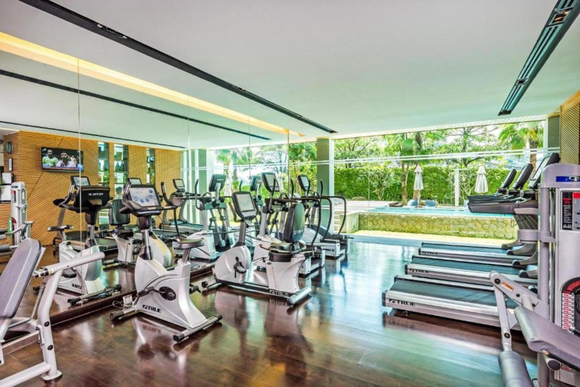 Club Wyndham Sea Pearl Phuket Hotel Patong Buitenkant foto