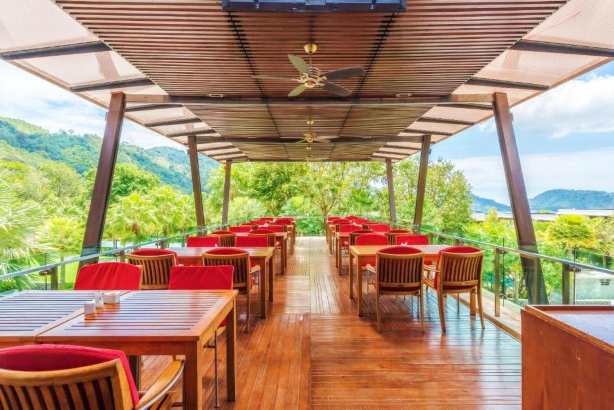Club Wyndham Sea Pearl Phuket Hotel Patong Buitenkant foto